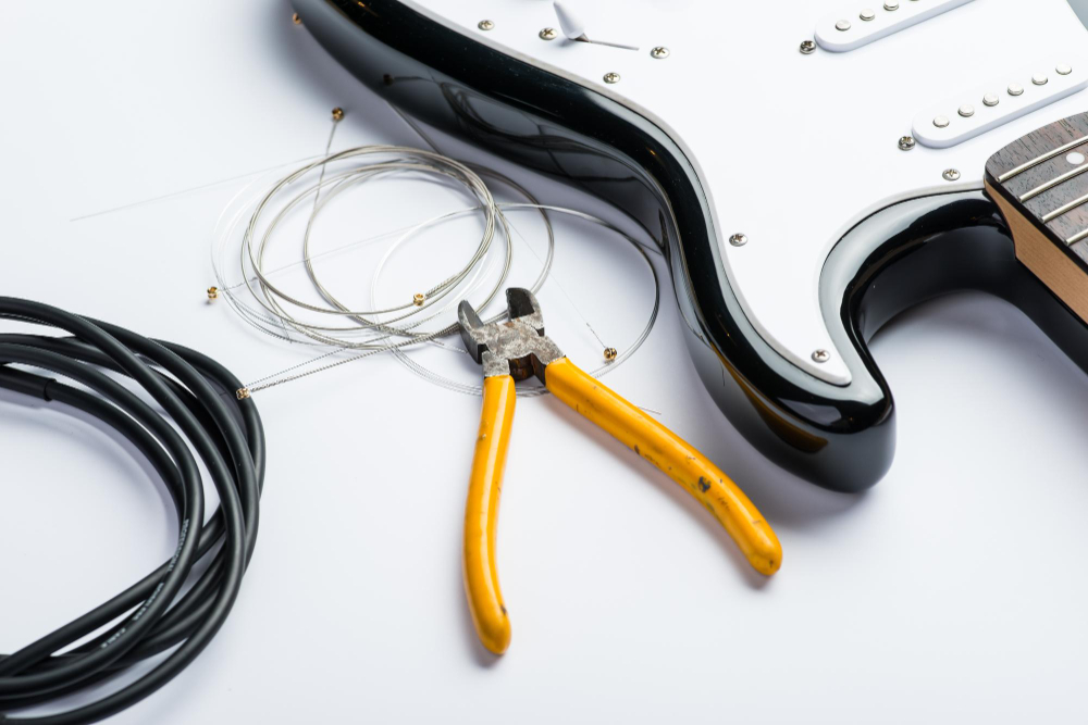 Señales de que ha llegado la hora de cambiar las cuerdas de tu guitarra eléctrica.